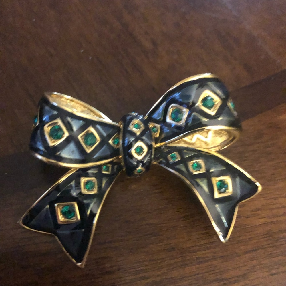 Joan Rivers Bow Brooch